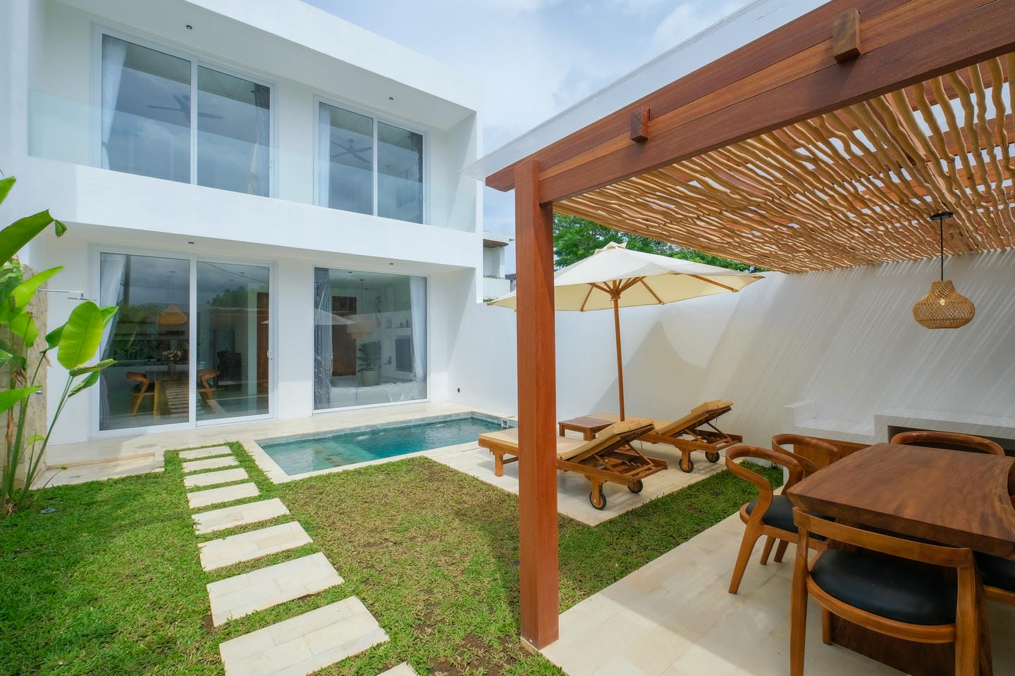 MINIMALIST MEDITERRANEAN 2 BEDROOM VILLA FOR SALE LEASEHOLD IN UNGASAN BE-1274