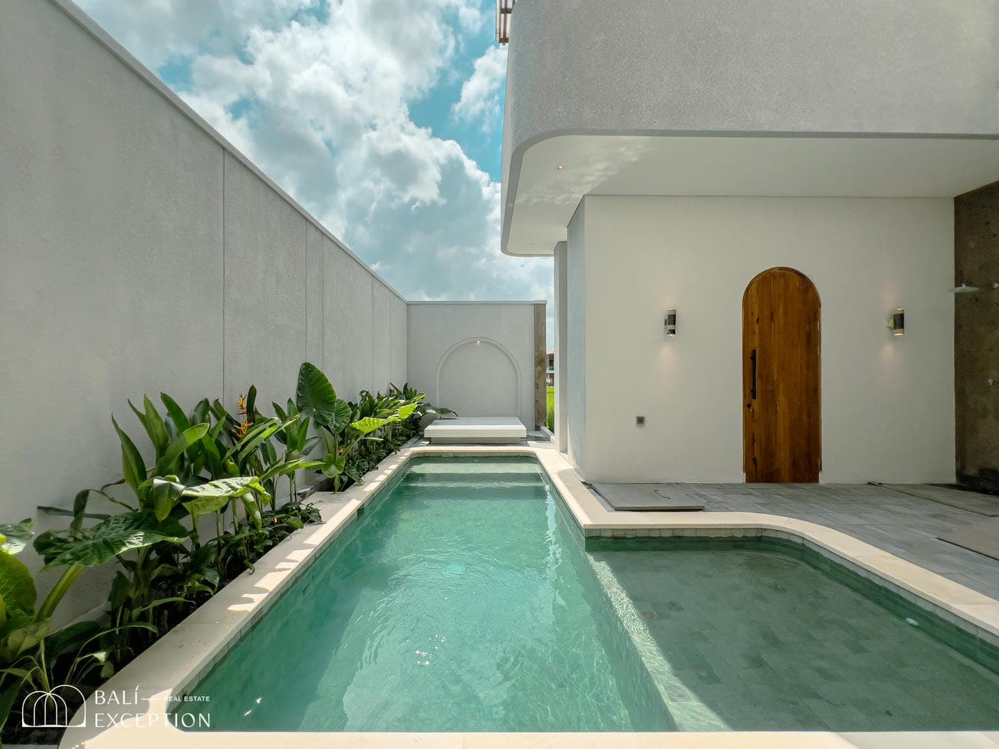 READY NOW 2 BEDROOM VILLA FOR SALE LEASEHOLD IN CEMAGI BE-1267
