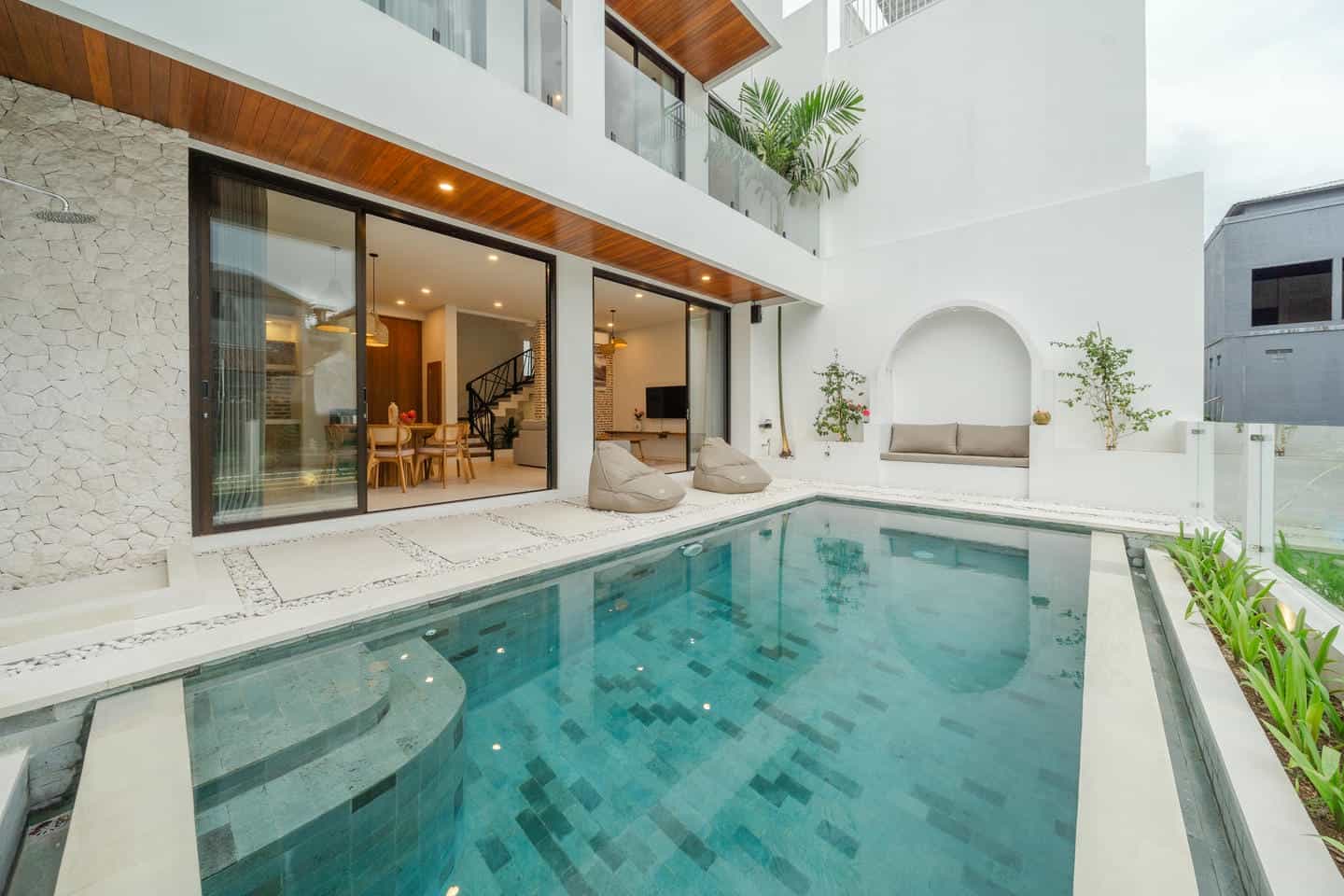 MODERN TROPICAL DESIGN 3 BEDROOM VILLA FOR SALE LEASEHOLD IN CANGGU BE-1930