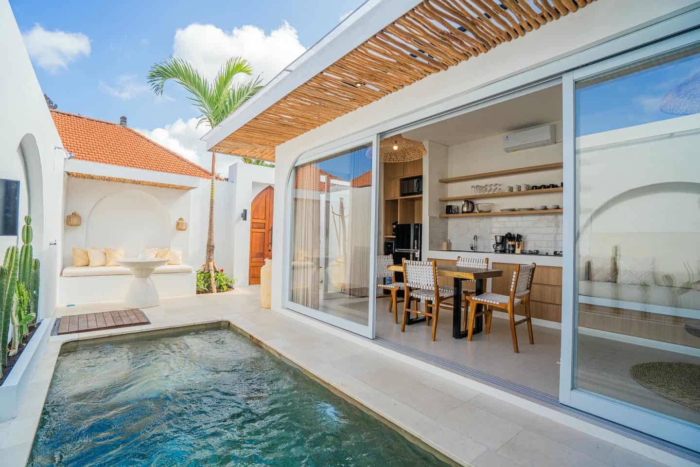 STYLISH MEDITERRANEAN INSPIRED 1 BEDROOM VILLA IN PERERENAN FOR SALE LEASEHOLD BE-1885