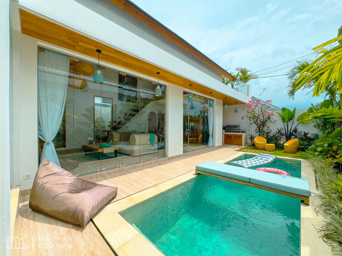 Modern Tropical 1.5 Bedroom Villa for Sale Leasehold in Seminyak Be-1947