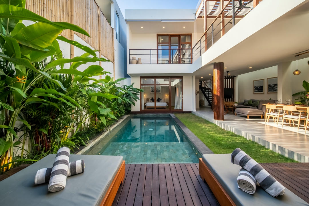 CLOSE TO THE BEACH 4 BEDROOM VILLA FOR SALE LEASEHOLD IN BERAWA BE-2103