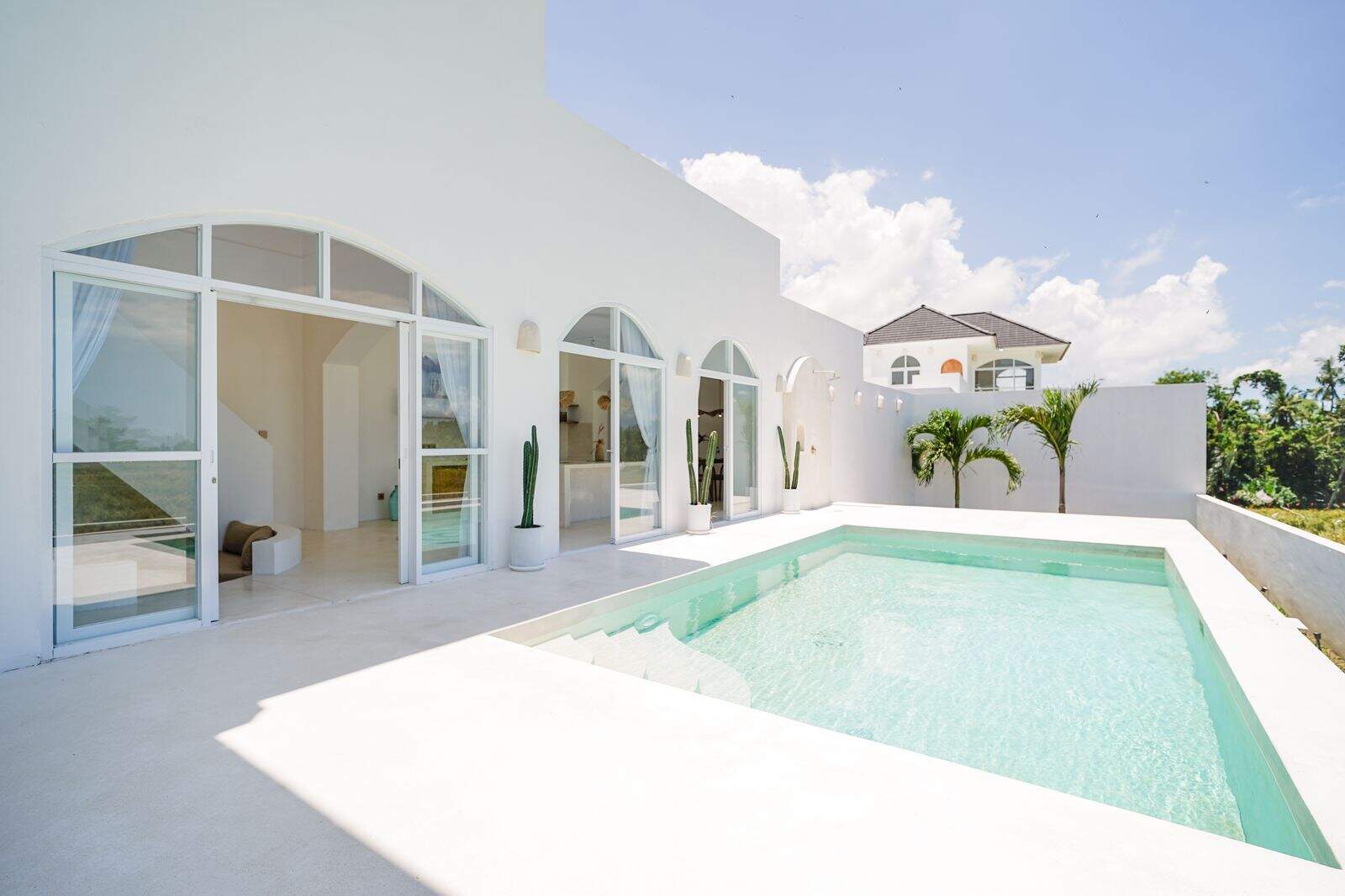 MODERN TROPICAL 2 BEDROOM VILLA FOR SALE LEASEHOLD IN KEDUNGU BE-2192