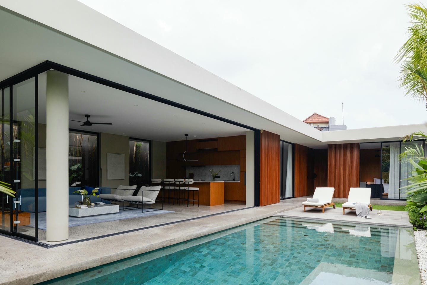 TROPICAL MODERN WITH LUSH GARDEN 2 BEDROOM VILLA FOR SALE LEASEHOLD IN UNGASAN BE-2136