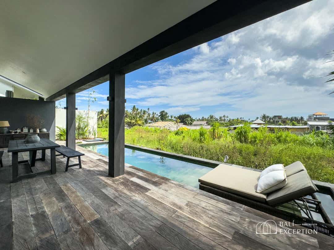 WALKING DISTANCE TO THE BEACH 3 BEDROOM VILLA FOR SALE LEASEHOLD IN SESEH BE-2203