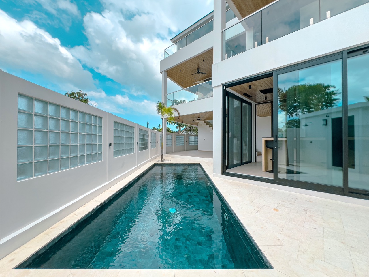 Modern 5 Bedroom Freehold Villa for Sale in Tumbak Bayuh Be-2318