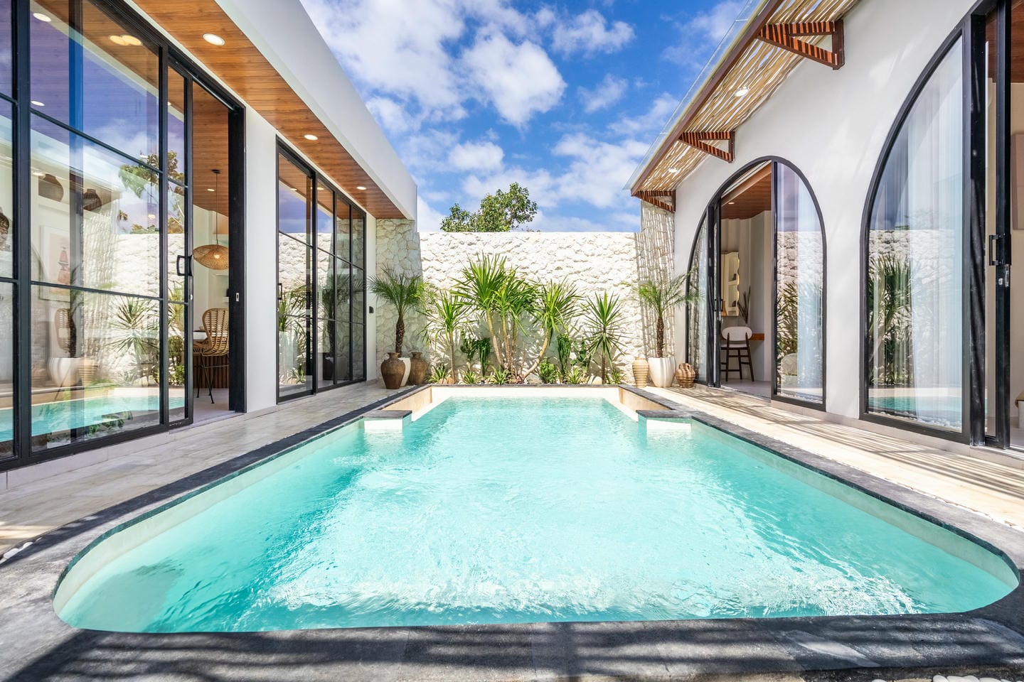 MODERN TROPICAL 2 BEDROOM VILLA FOR SALE LEASEHOLD IN UNGASAN BE-2397