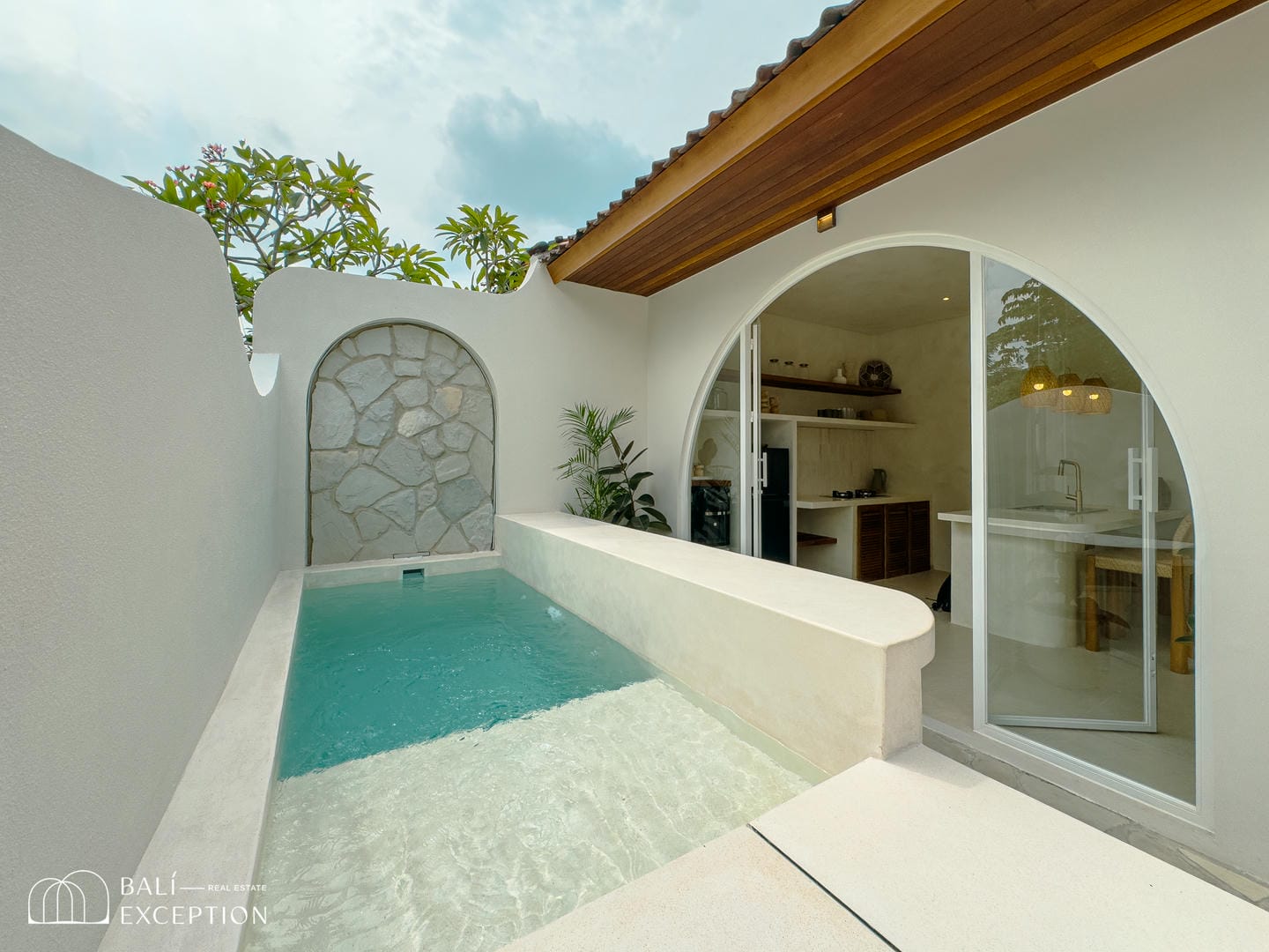 READY NOW 2 BEDROOM VILLA FOR SALE LEASEHOLD IN BERAWA BE-2368