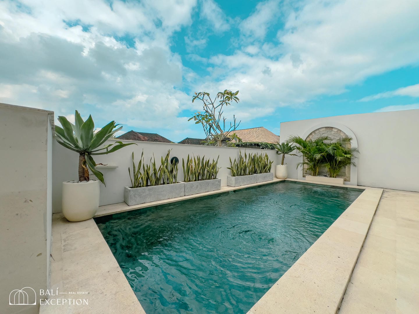 MODERN 2 BEDROOM VILLA FOR SALE LEASEHOLD IN TUMBAK BAYUH BE-2407