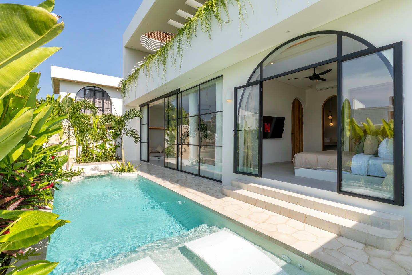 READY NOW 3 BEDROOM VILLA FOR SALE LEASEHOLD IN SESEH BE-2593