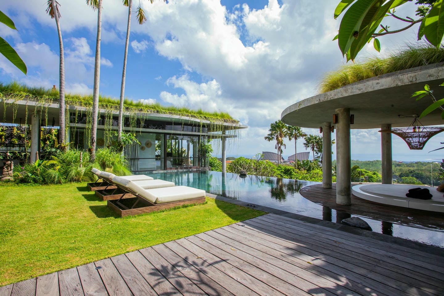 READY NOW 4 BEDROOM VILLA WITH OCEAN VIEW FOR SALE FREEHOLD IN UNGASAN BE-2628