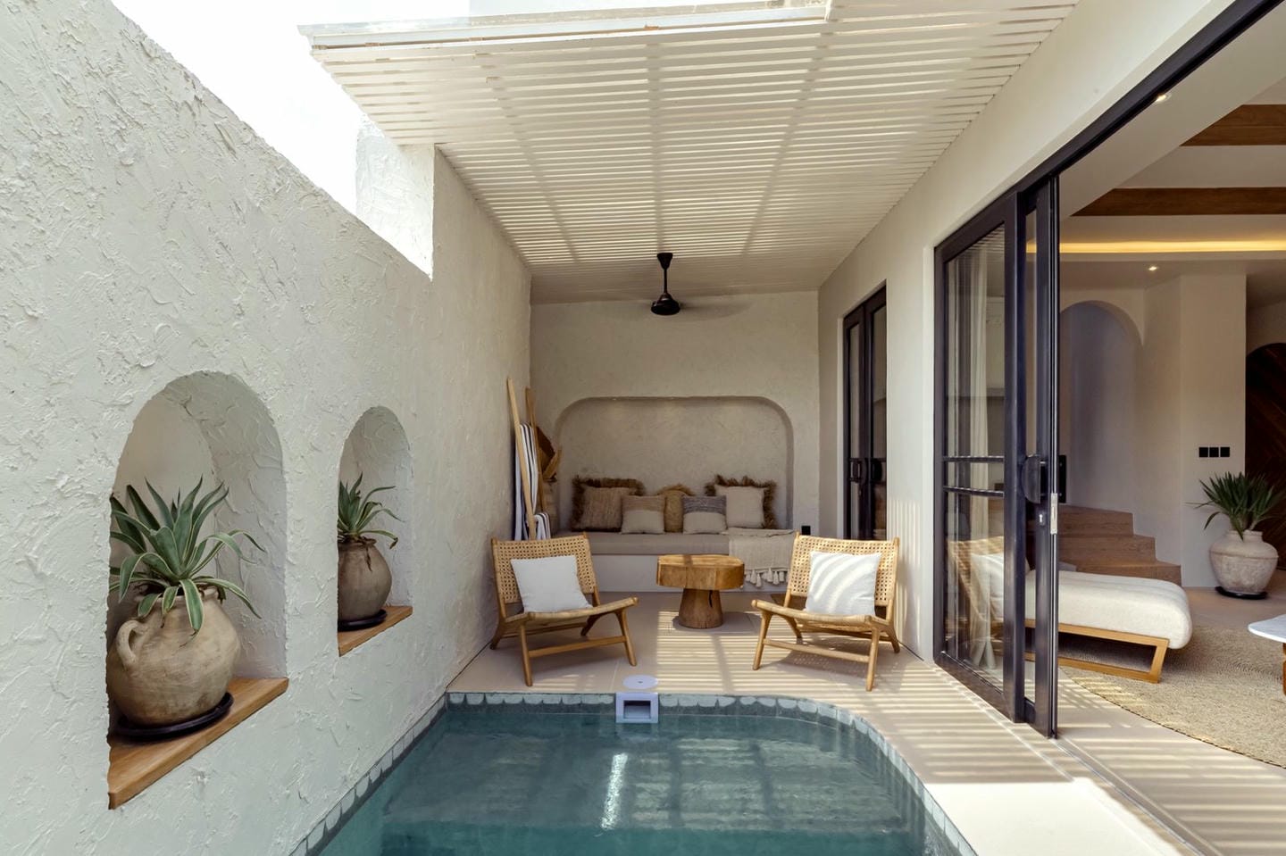 READY NOW 1 BEDROOM VILLA FOR SALE LEASEHOLD IN PERERENAN BE-2875