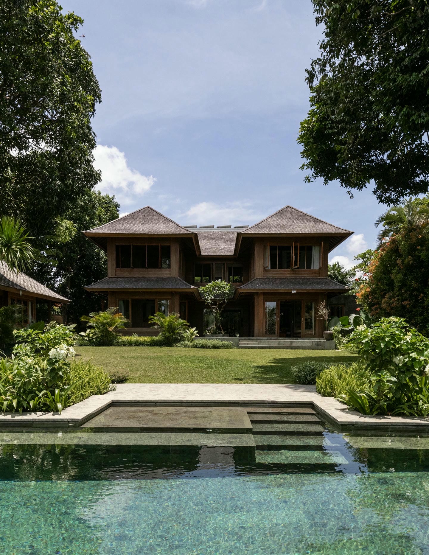 Modern 5 Bedroom Villa for Sale Leasehold in Pererenan Be-2956