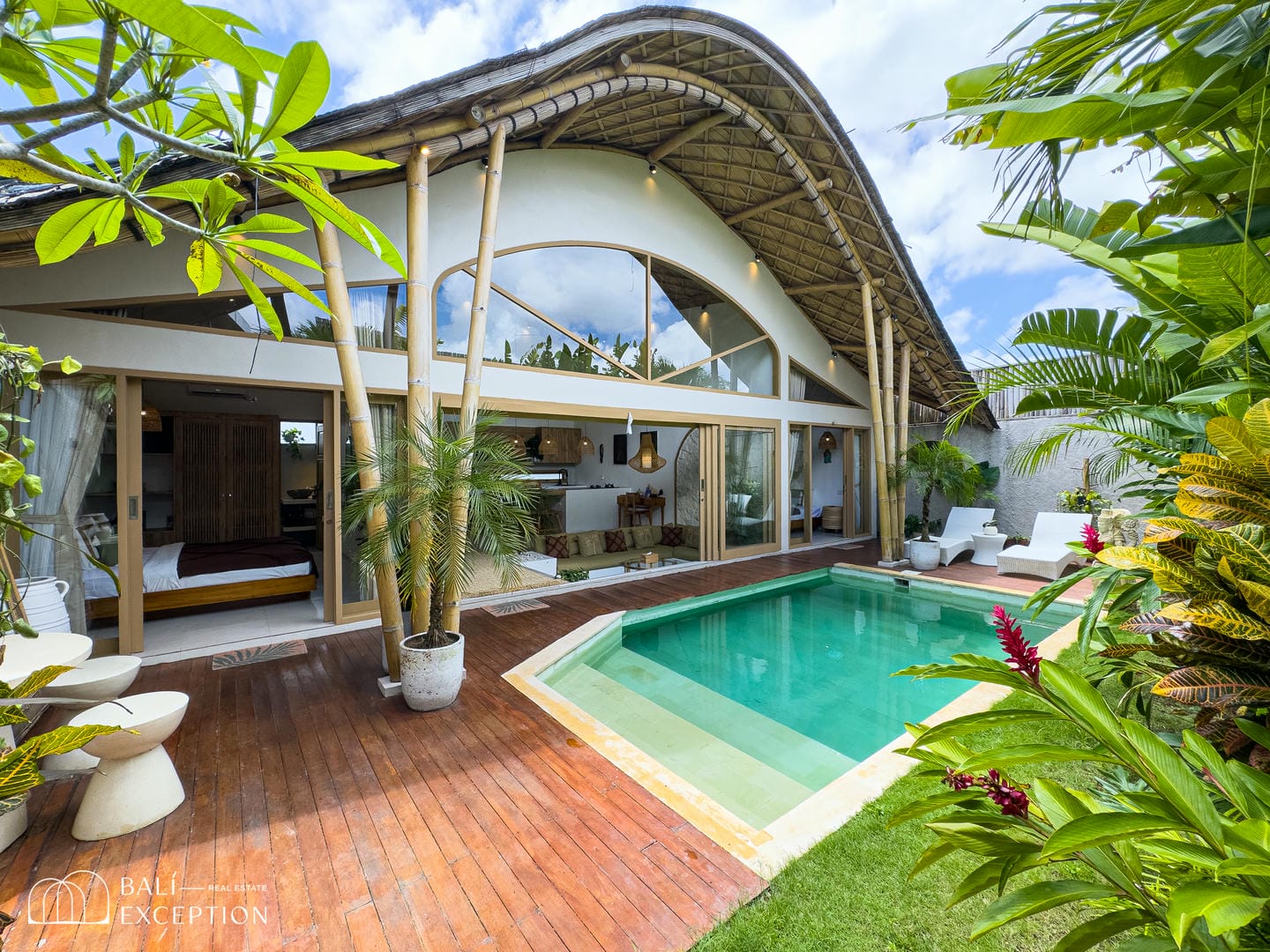 MODERN TROPICAL 2 BEDROOM VILLA FOR SALE LEASEHOLD IN TIBUBENENG BE-2973