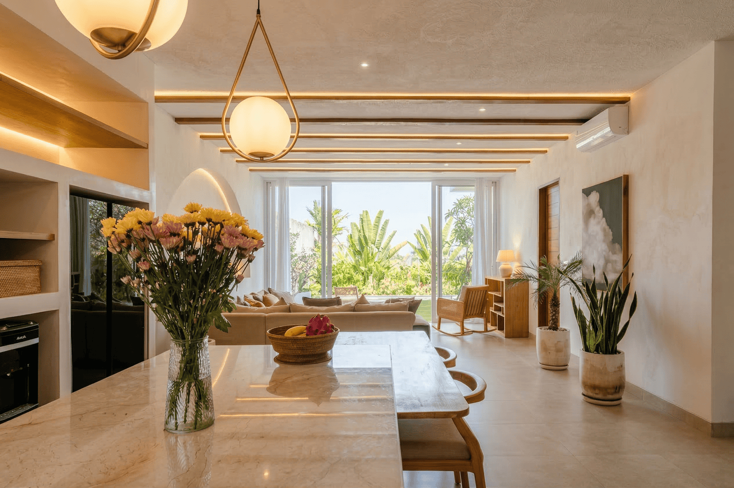 READY NOW 4 BEDROOM VILLA FOR SALE LEASEHOLD IN CEMAGI BE-2957