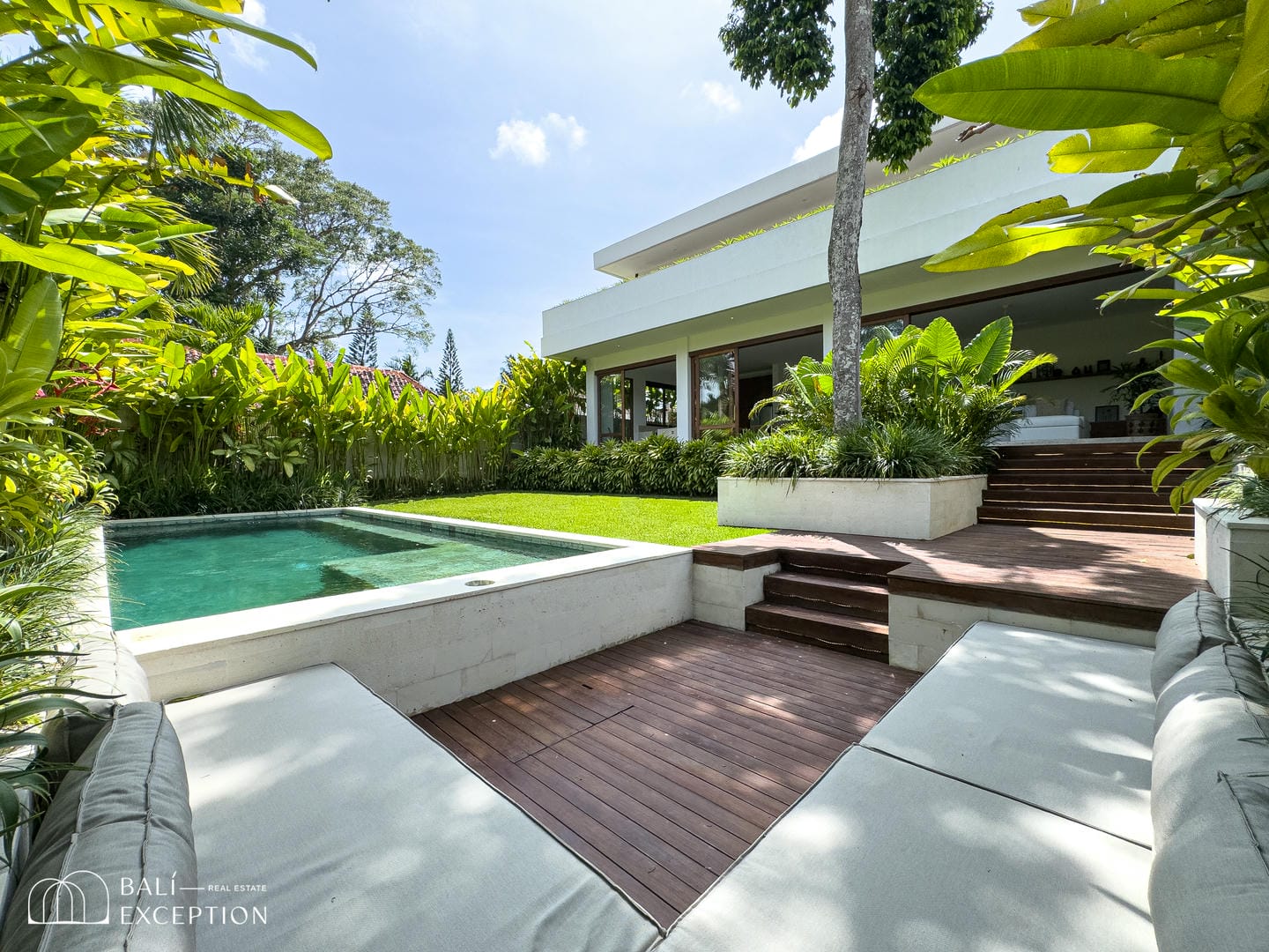 SPACIOUS MODERN TROPICAL 4 BEDROOM VILLA FOR SALE LEASEHOLD IN PERERENAN BE-2909