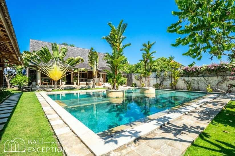 Traditional 6 Bedroom Villa for Sale Leasehold in Sanur Be-3211