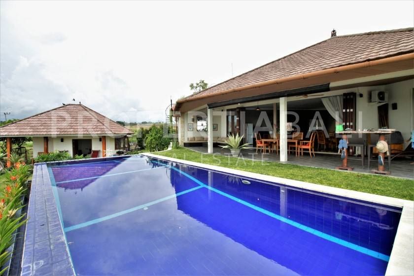 COZY VILLA SURROUNDED BY RICE FIELD IN TABANAN