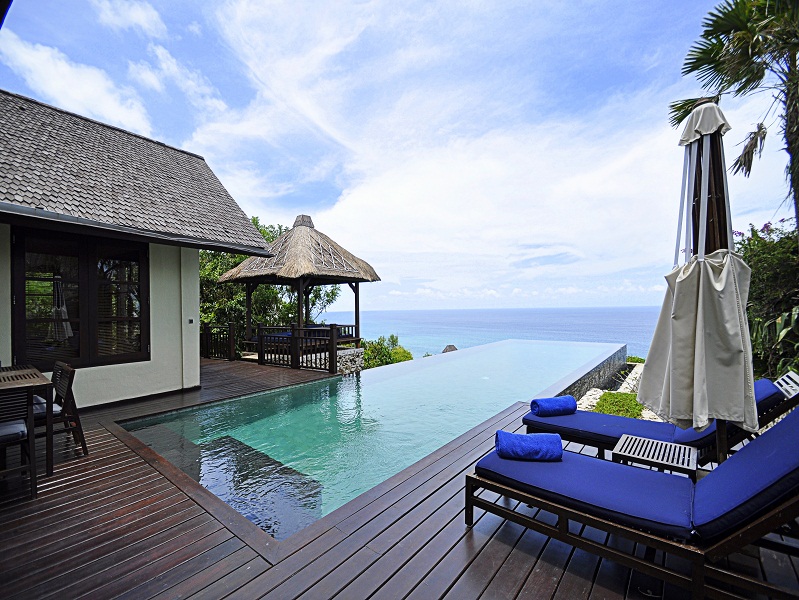 Great cliff side property for sale in Bukit