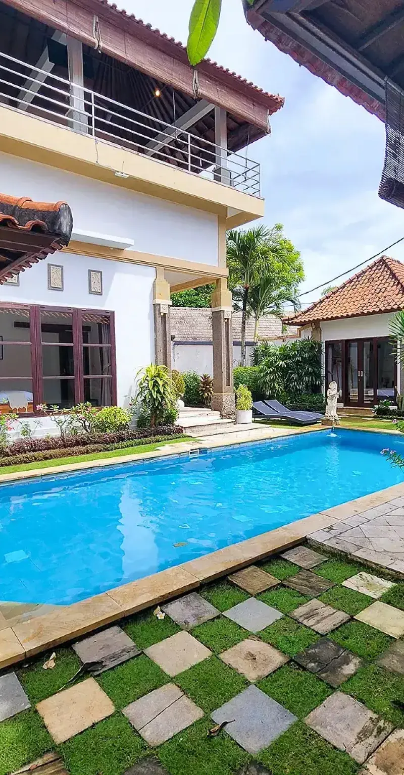 Generous seven bedroom freehold real estate for sale in Benoa