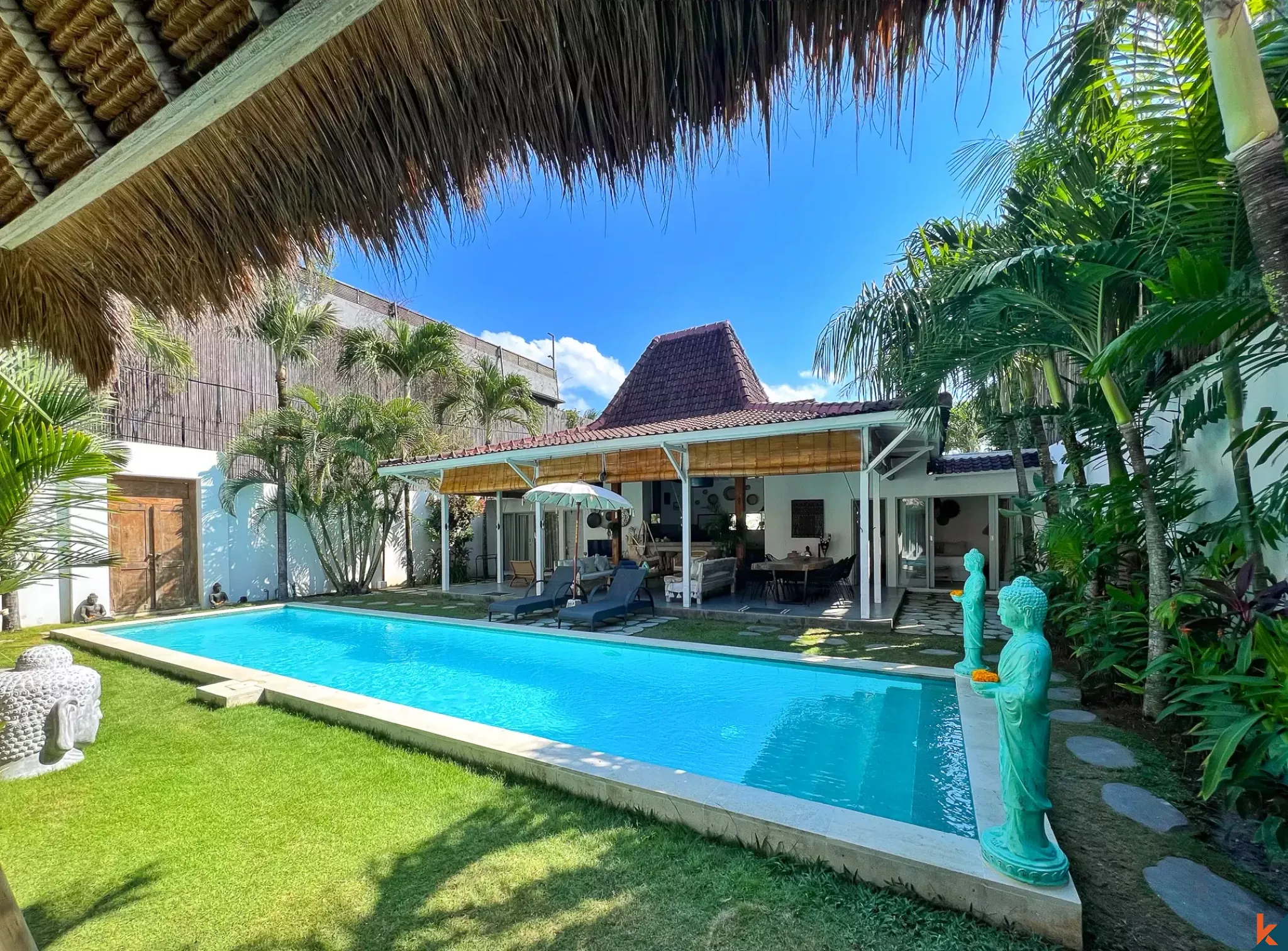 Amazing opportunity villa with great income