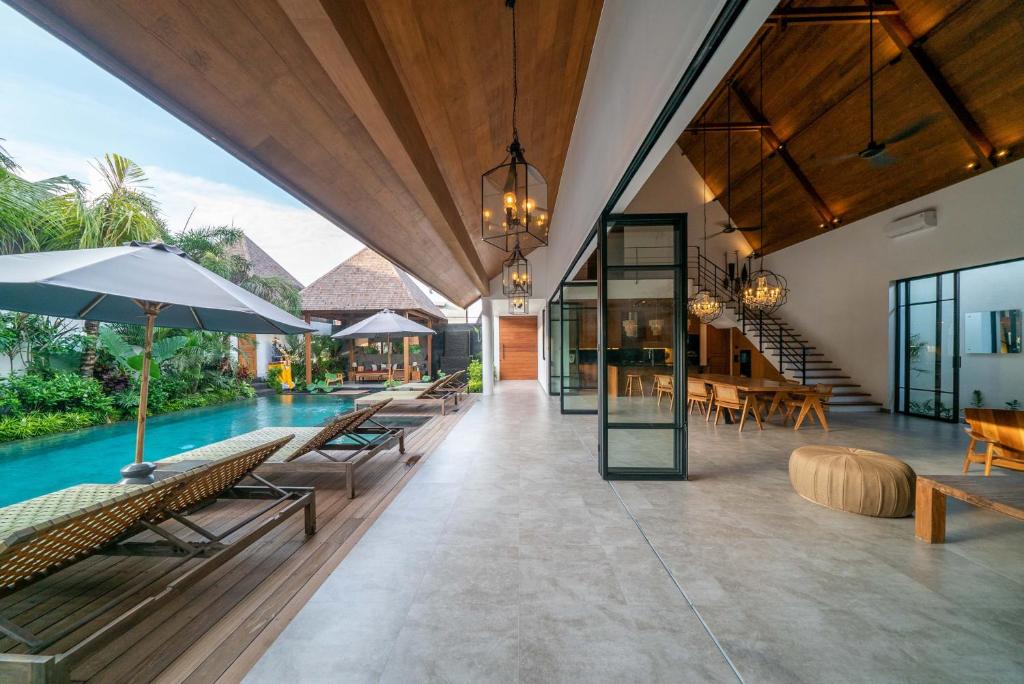 WALKING DISTANCE TO THE BEACH 4 BEDROOM VILLA FOR SALE LEASEHOLD IN PERERENAN BE-2614