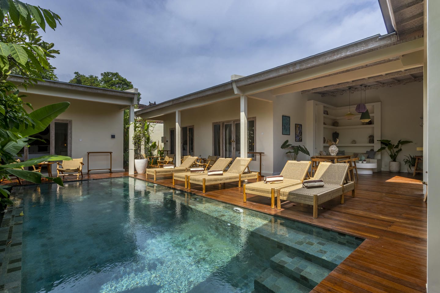 READY NOW 5 BEDROOM VILLA FOR SALE LEASEHOLD IN CANGGU BE-2576