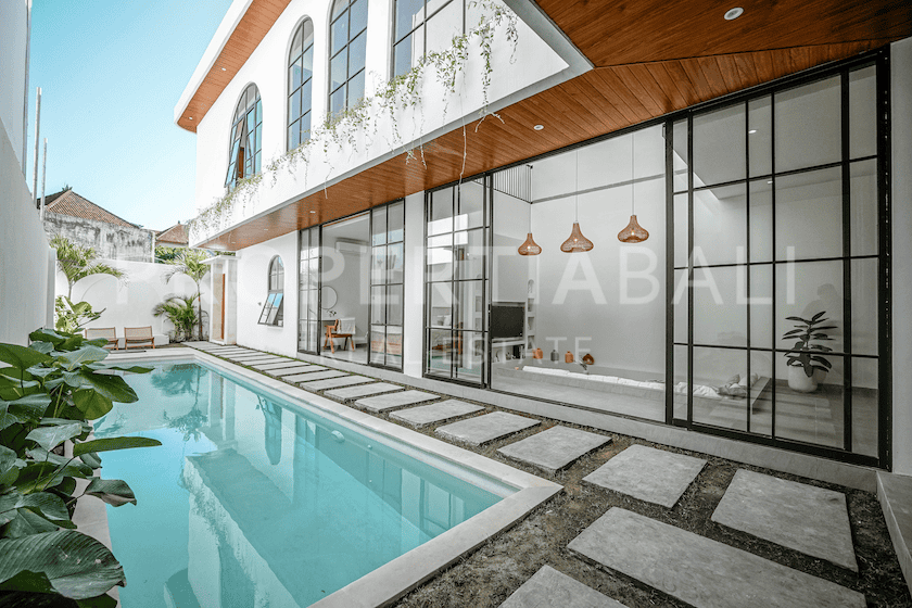 CHARMING MODERN-TRADITIONAL VILLA IN CEPAKA
