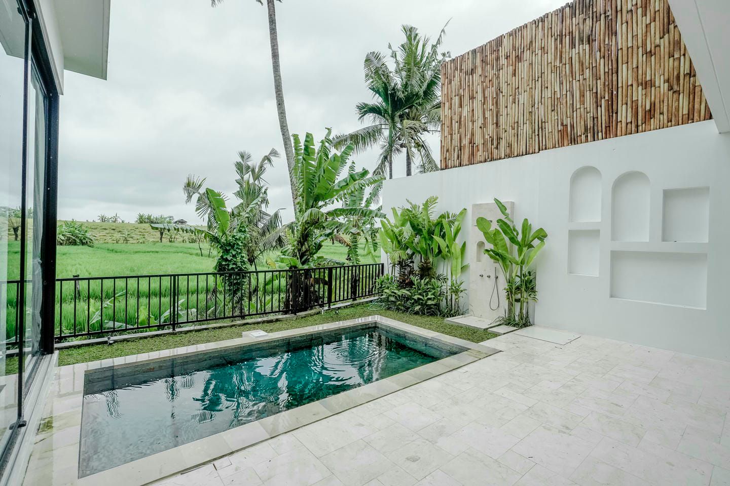 READY NOW 2/3 BEDROOM VILLA FOR SALE LEASEHOLD IN KABA KABA BE-2090