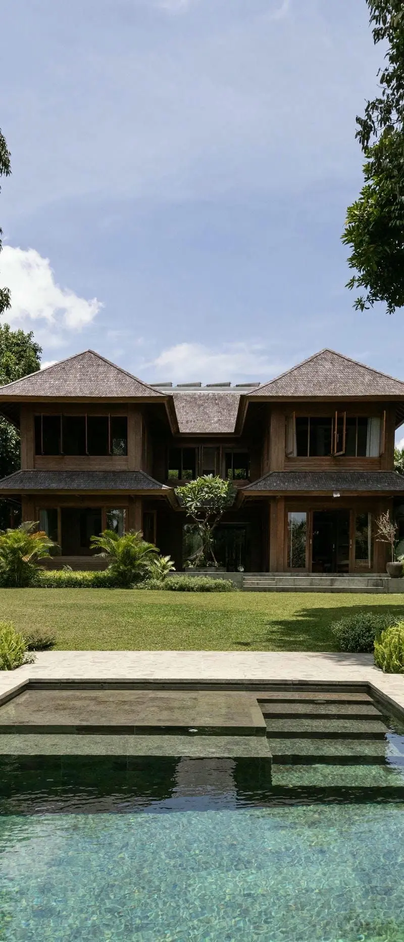 MODERN 5 BEDROOM VILLA FOR SALE LEASEHOLD IN PERERENAN BE-2956