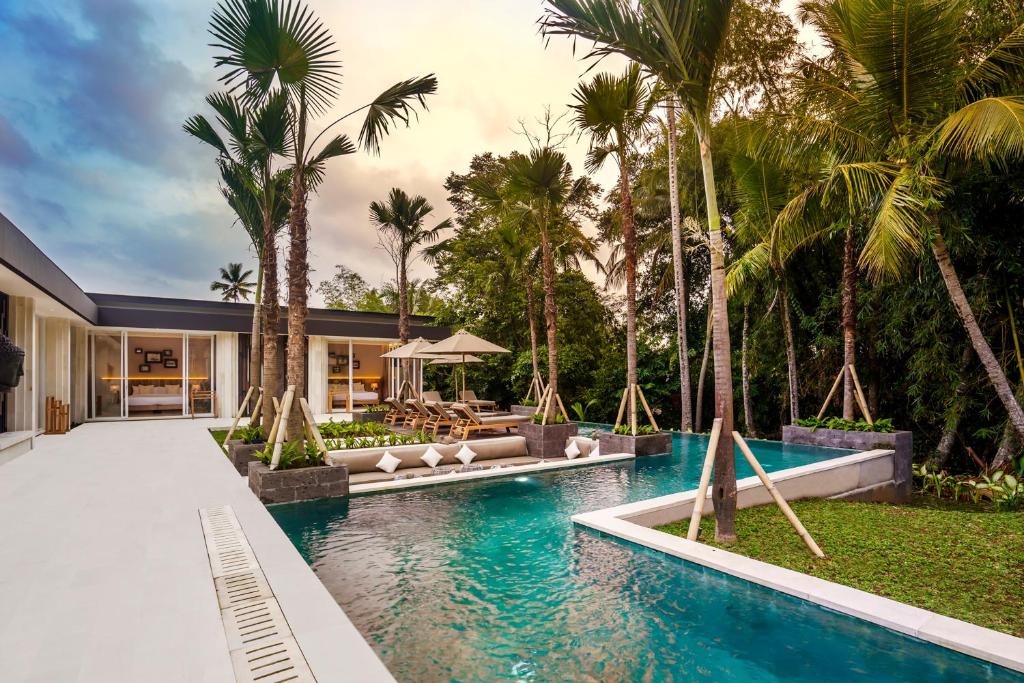 Stunning 6-Bedroom Luxury Villa in Ubud