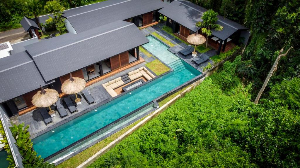 Enchanting 5-Bedroom Villa with Pool and Fireplace in MAS, Ubud