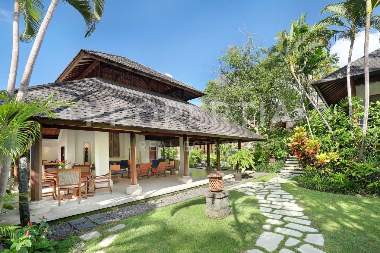 CHARMING FREEHOLD RIVERSIDE ESTATE IN PERERENAN