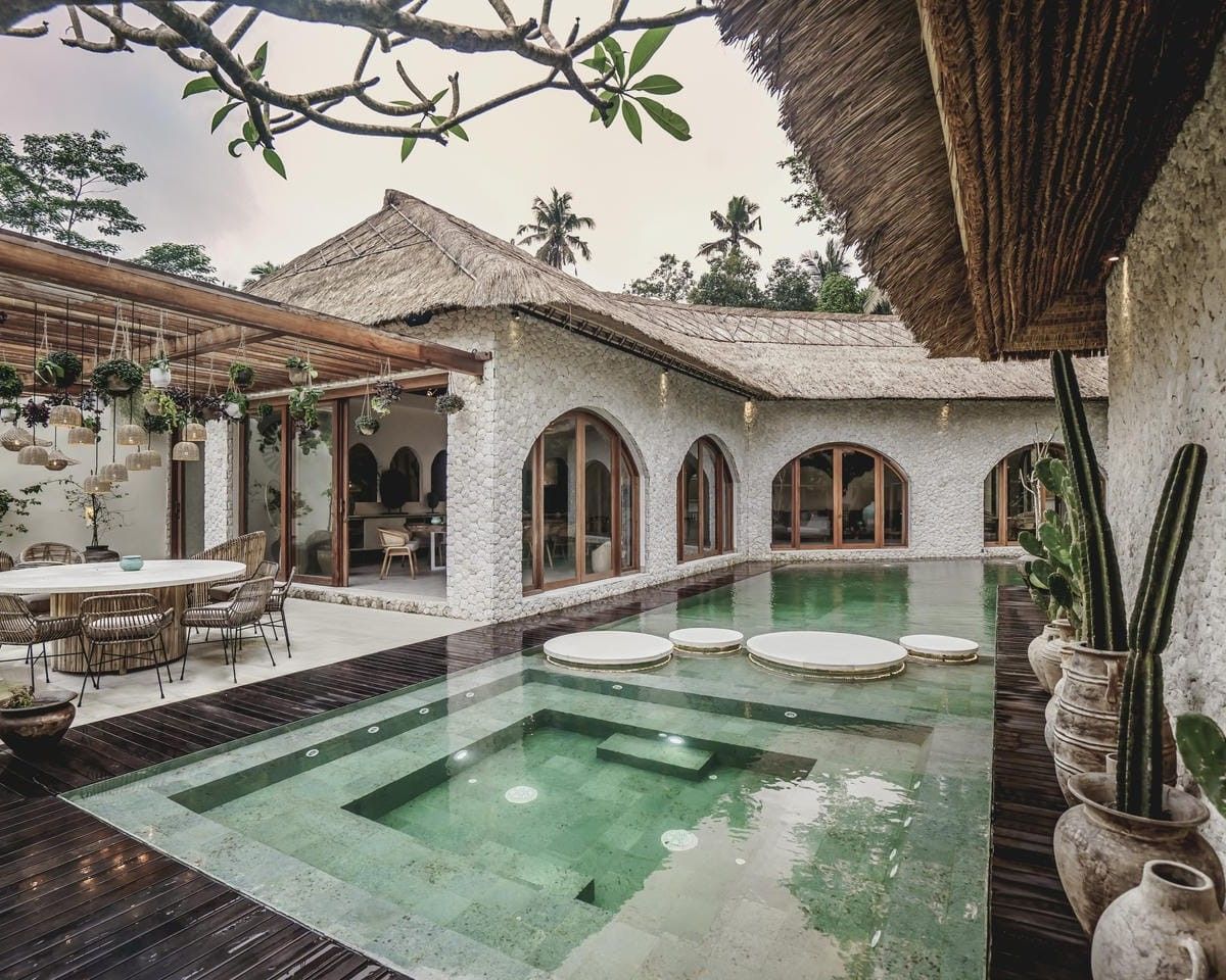 JUNGLE VIEW 6 BEDROOM VILLA FOR SALE LEASEHOLD IN UBUD BE-2996