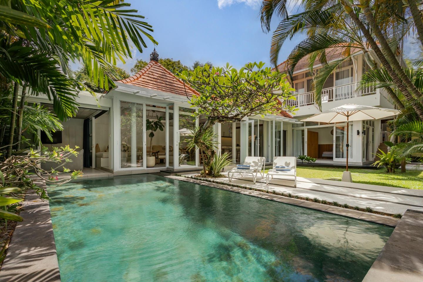 READY NOW 4 BEDROOM VILLA FOR SALE LEASEHOLD IN BERAWA BE-2981