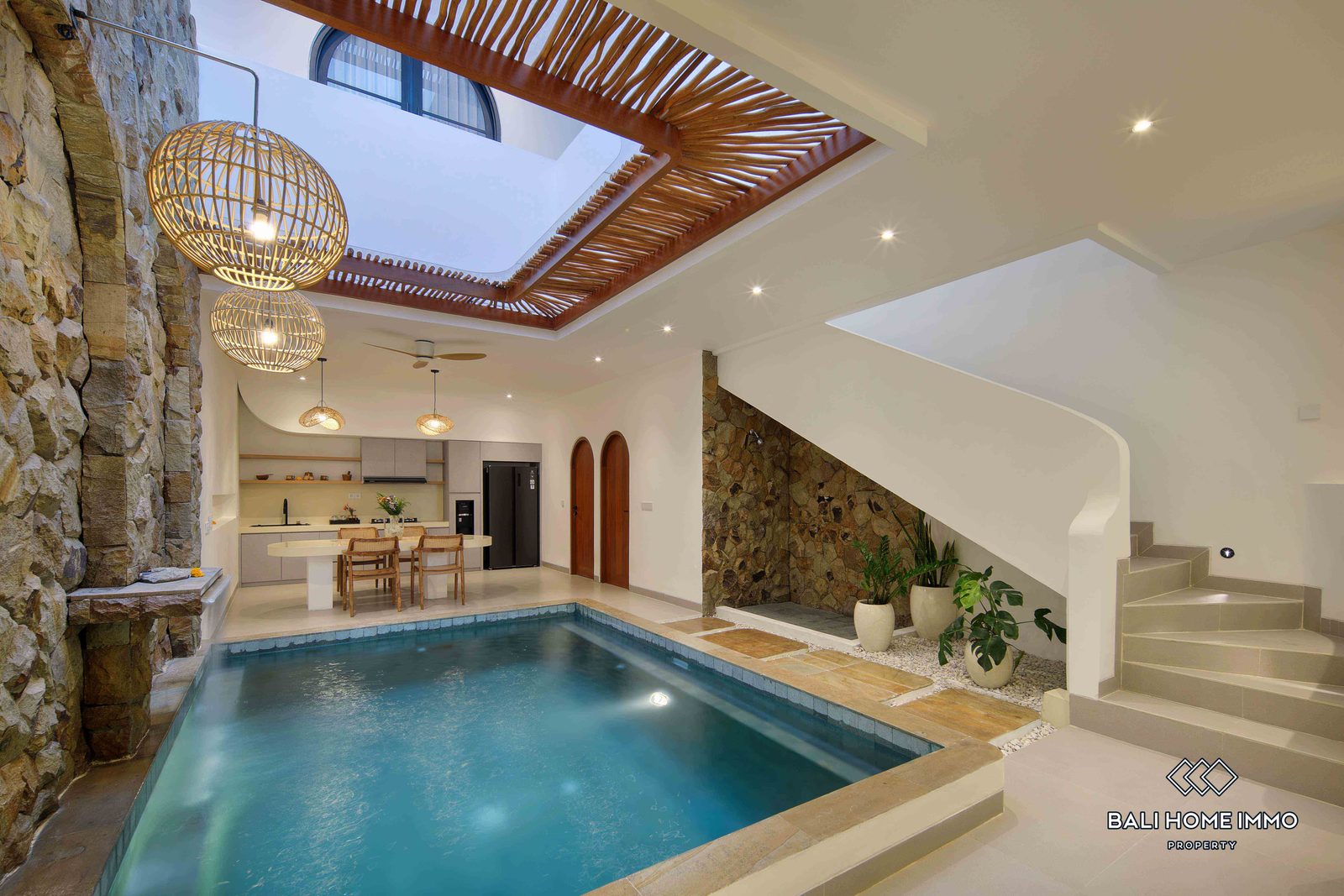 Charming 2-bedroom Villa for Sale and Rent in Canggu Berawa - Rf2397