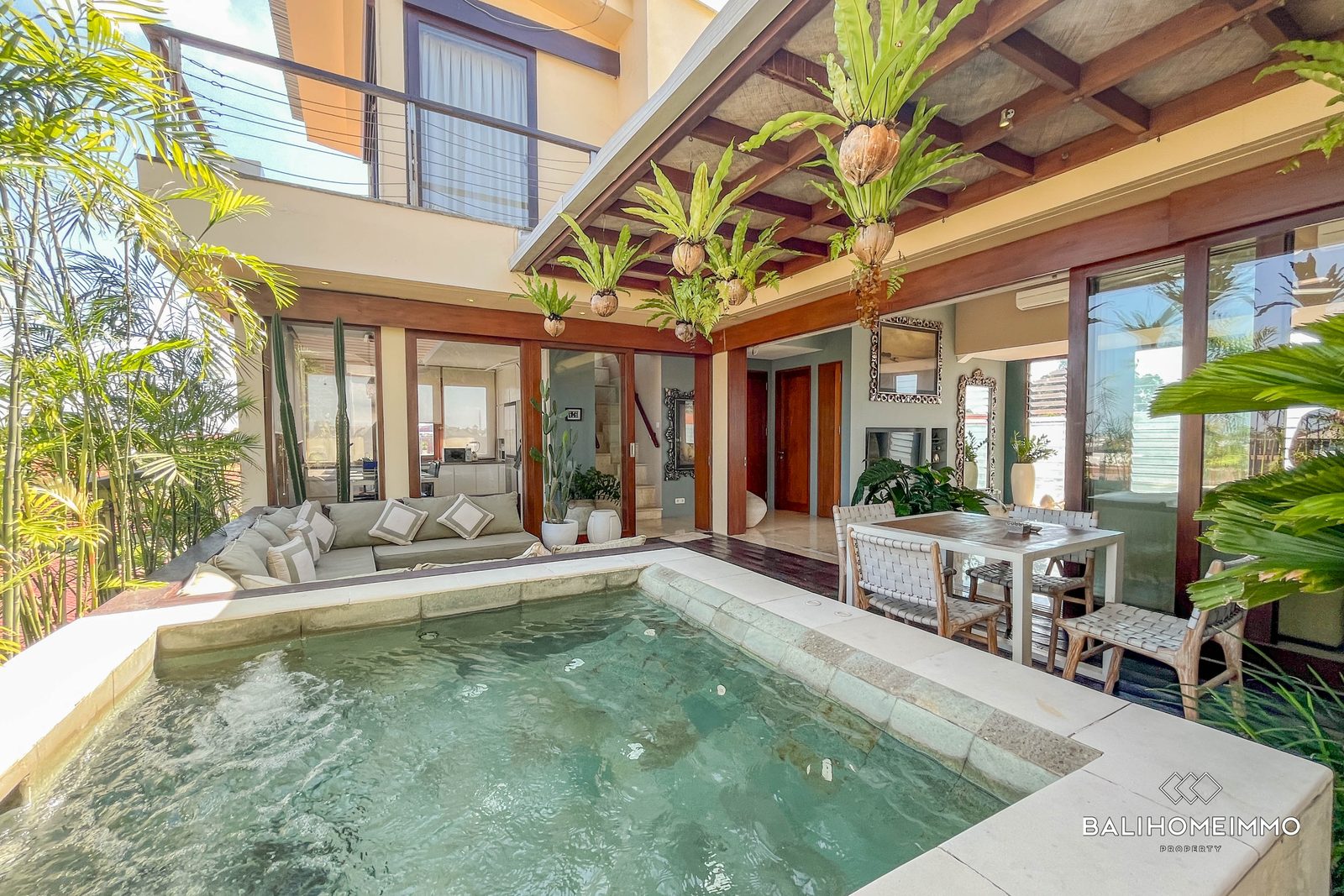 6 Bedroom leasehold property in Seminyak for sale with a 30+ year lease - BR001