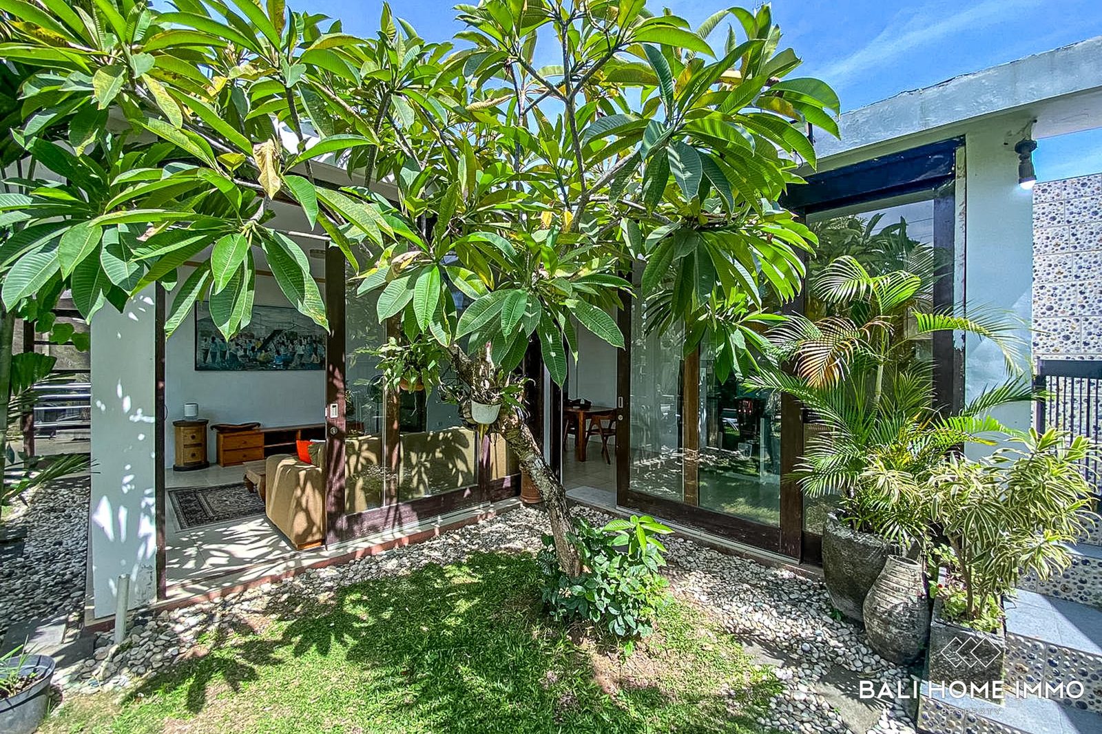 Spacious 3 bedroom villa with garden for sale freehold in Bali Berawa Canggu - RF2958