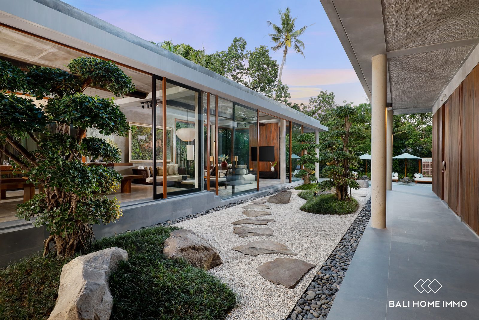 Luxurious 7 Bedroom Villa for sale walking distance from Pererenan and Echo Beach