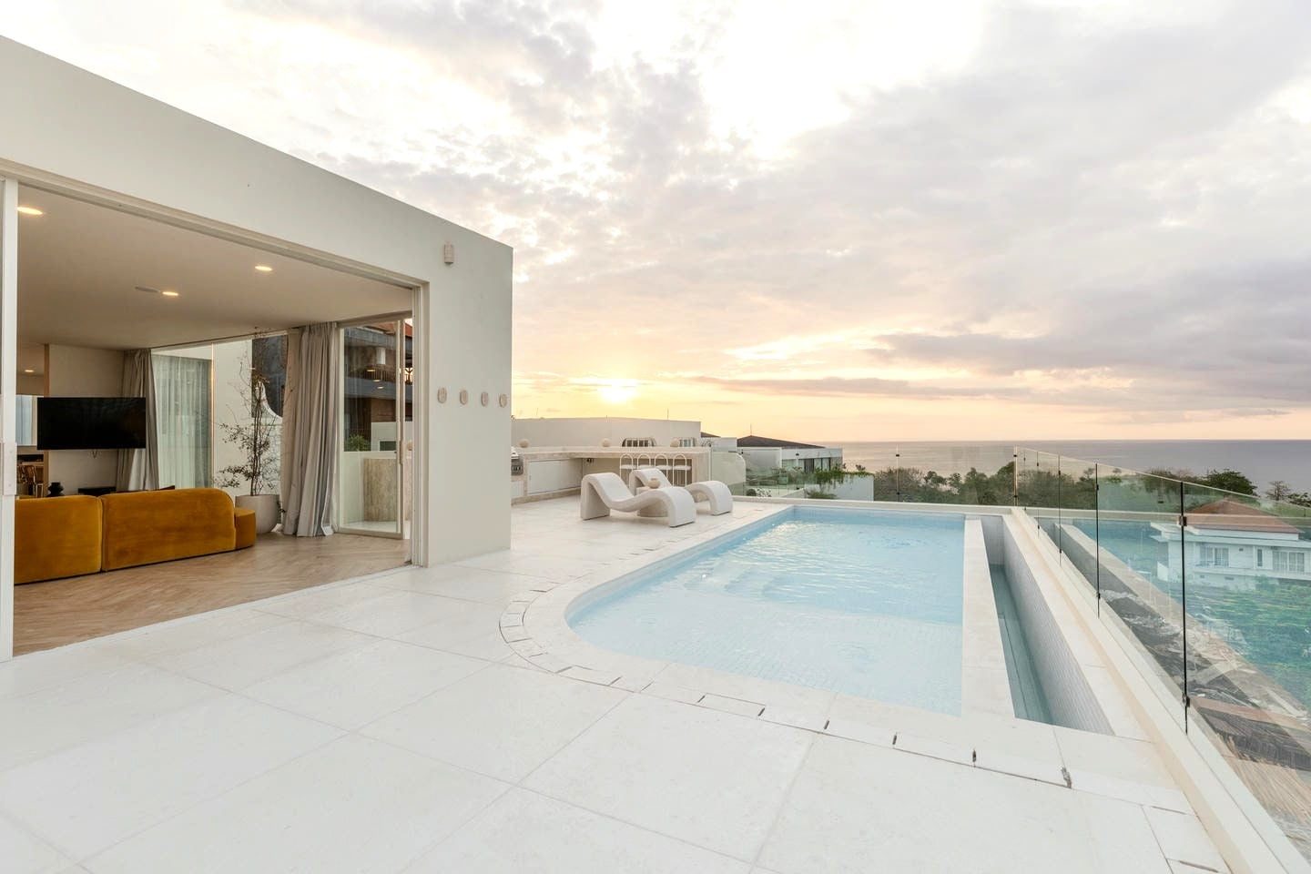 Ocean View Prime Location 5 Bedroom Villa for Sale Leasehold in Dreamland Be-2077