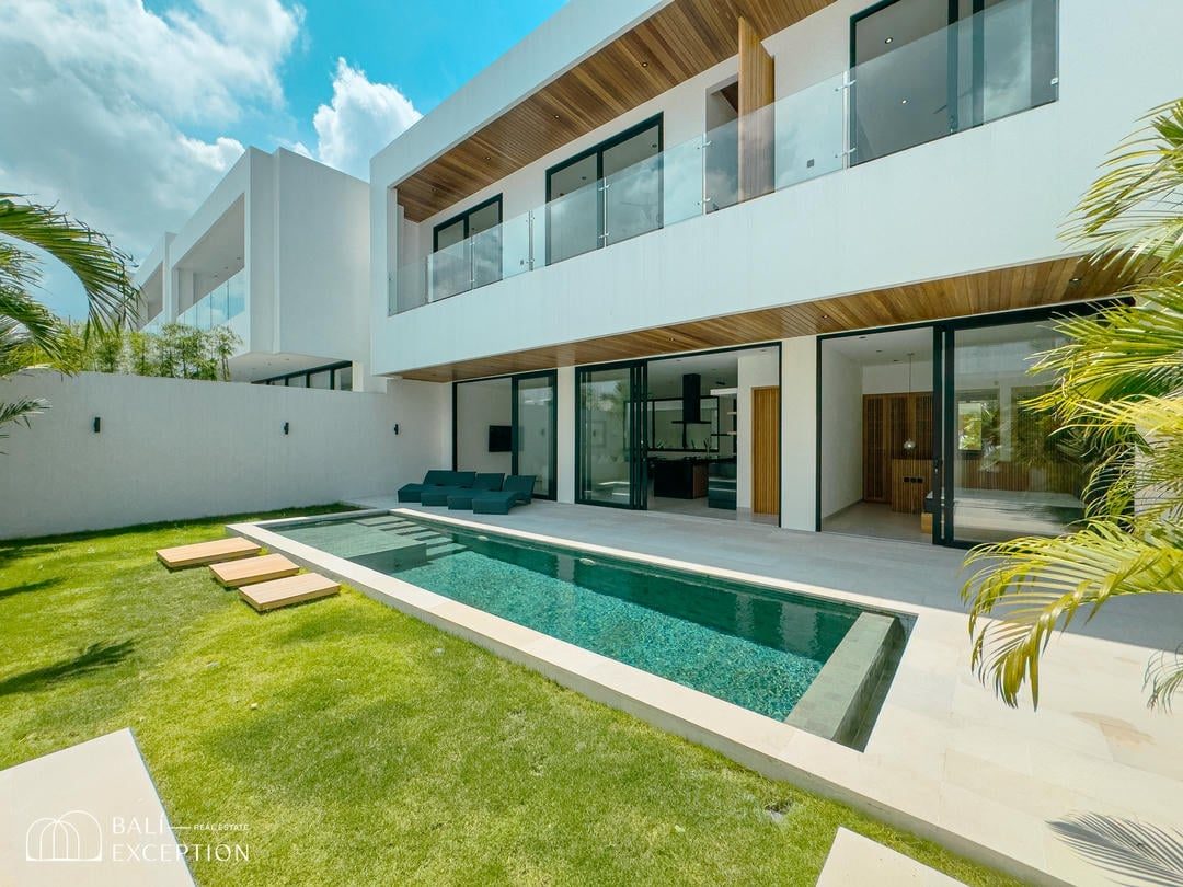 Elegant 4 Bedroom Villa for Sale Leasehold Near Tumbak Bayuh Be-896