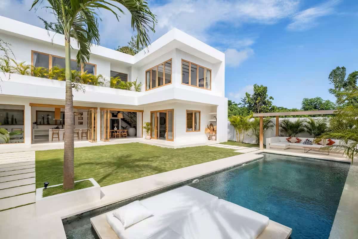 Modern Design 3 Bedroom Villa for Sale Leasehold in Bingin Be-1949