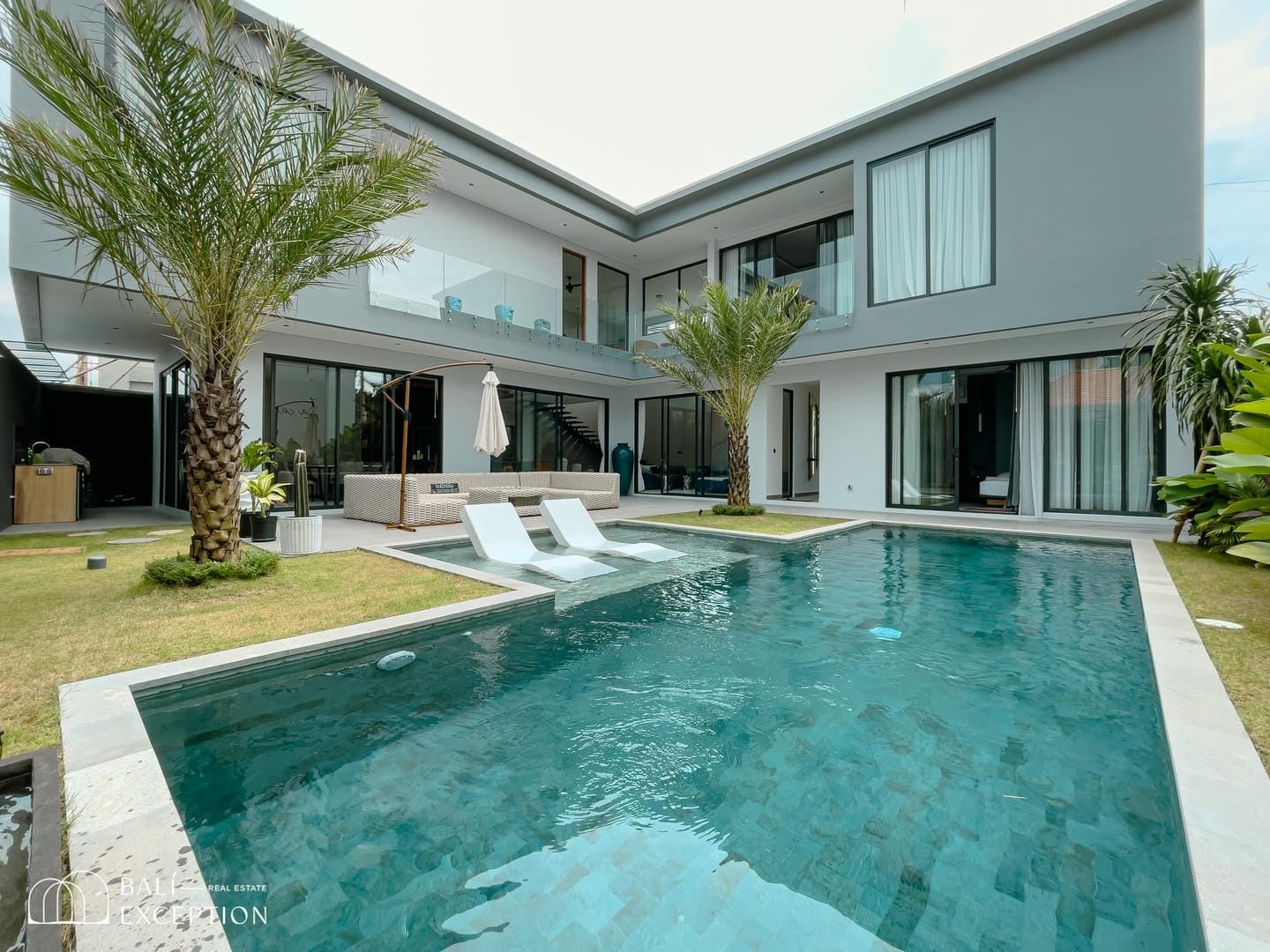 Luxury 4 Bedroom Villa for Sale Leasehold in Kerobokan Be-2074