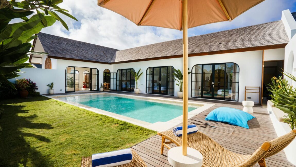 Spacious Tropical 3-Bedroom Villa with Lush Private Garden in Uluwatu