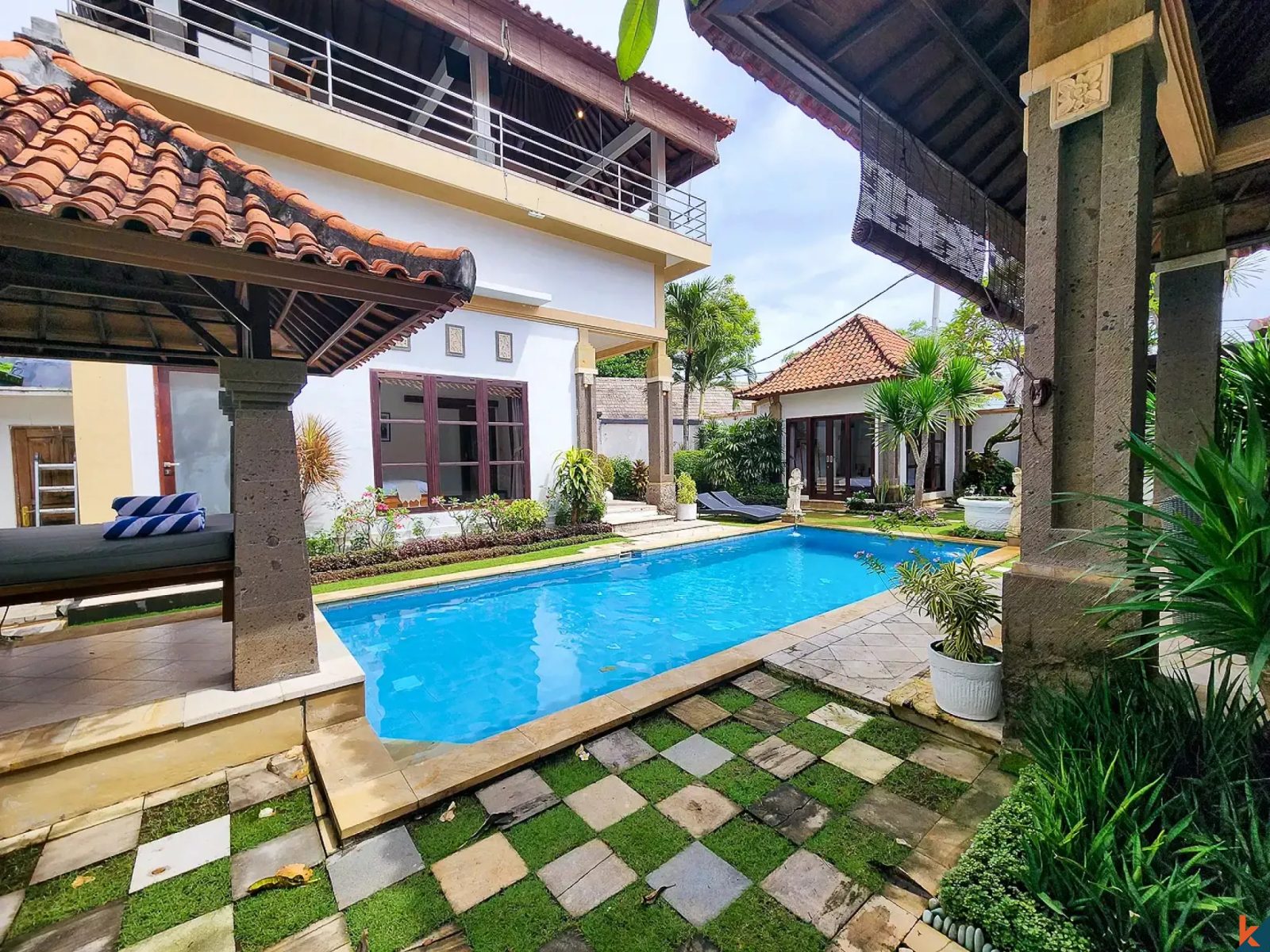 Generous seven bedroom freehold real estate for sale in Benoa