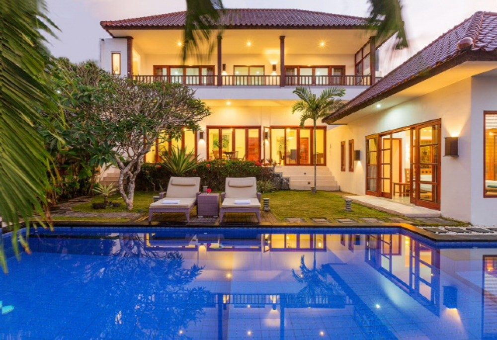 Amazing Villa With Ocean View for Sale in Balangan