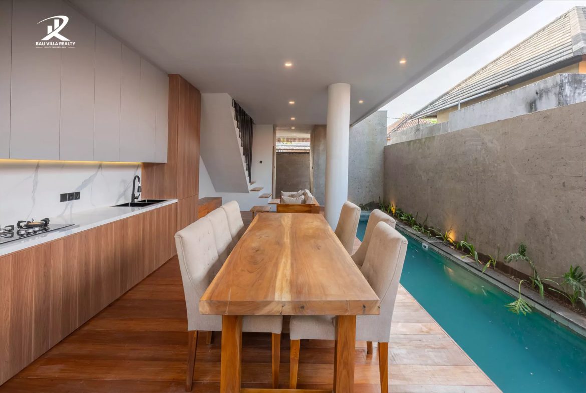 Spacious Modern 4-Bedroom Freehold Family Villa for Sale in Padonan, Close to Canggu
