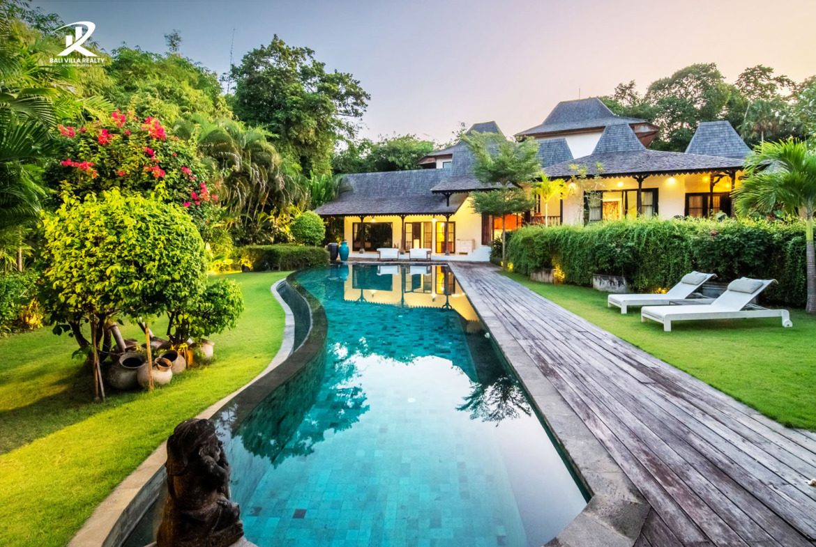 Spacious 6 Bedroom Villa for Sale Leasehold in Bali Umalas