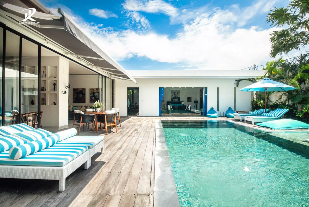 5 Bedrooms Villa For Sale Leasehold Walking Distance to the Beach in Canggu