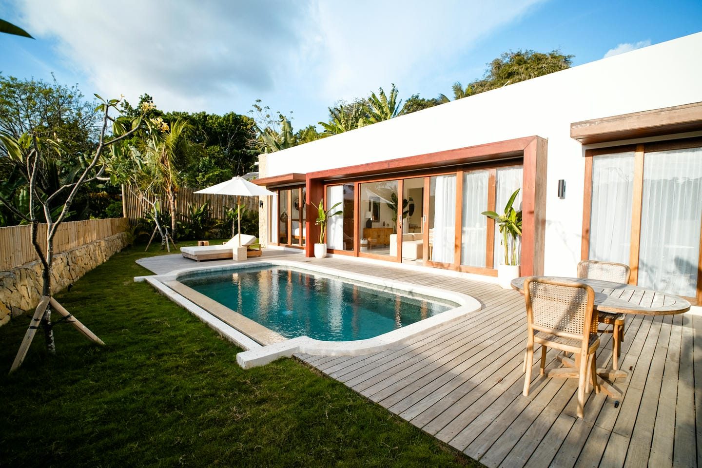 Ready Now Jungle Views & Sunset Hills 2 Bedroom Villa for Sale Freehold in Lombok Be-2535